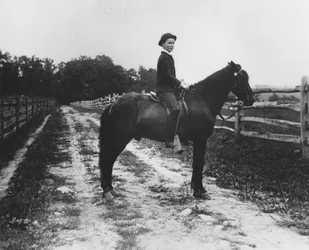El niño de Mr. Eugene du Pont a caballo